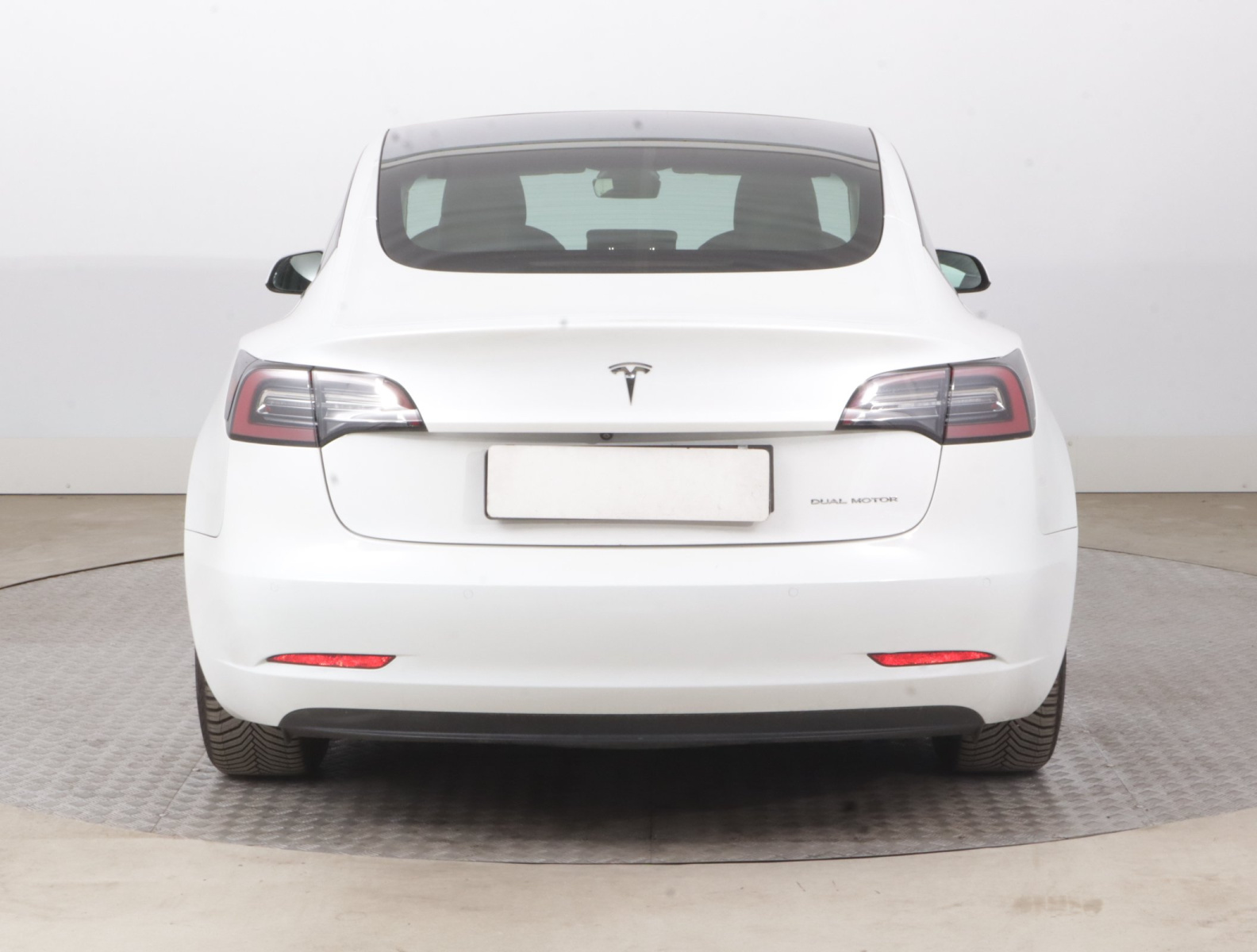 Tesla Model 3 Long Range AWD – fotografie 6