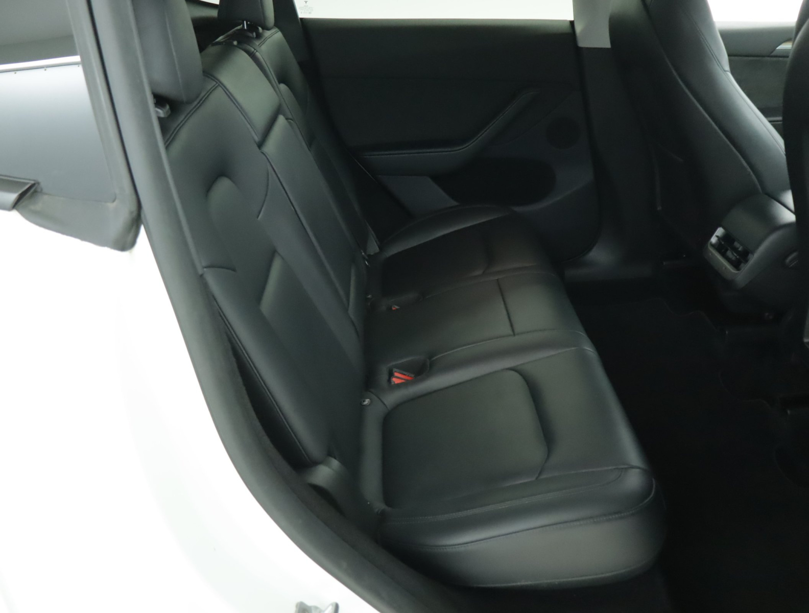 Tesla Model Y Long Range AWD – fotografie 13