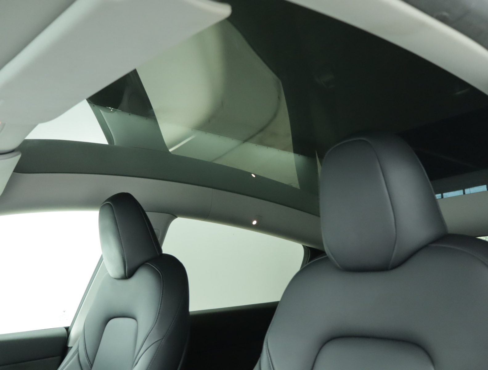 Tesla Model Y Long Range AWD – fotografie 21