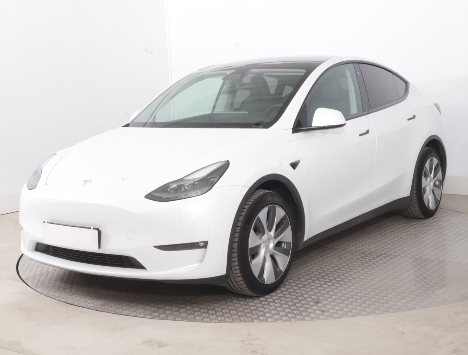 Tesla Model Y Long Range AWD – fotografie 3