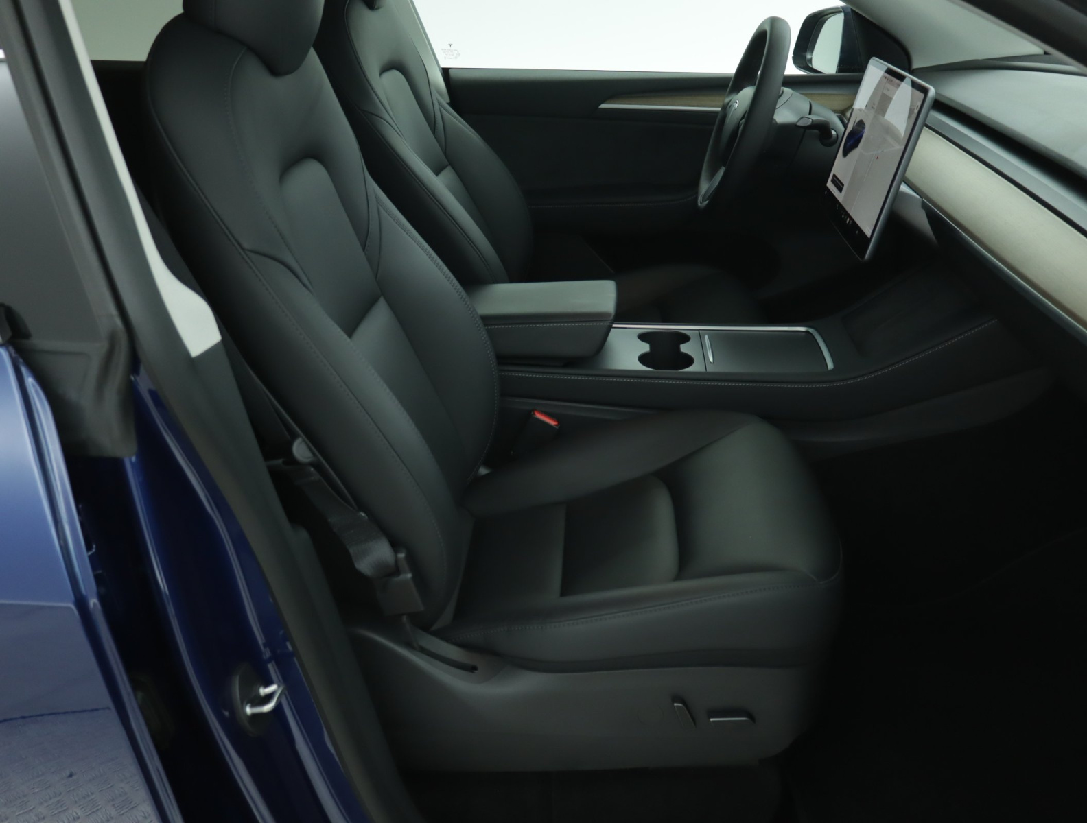 Tesla Model Y Long Range AWD – fotografie 12