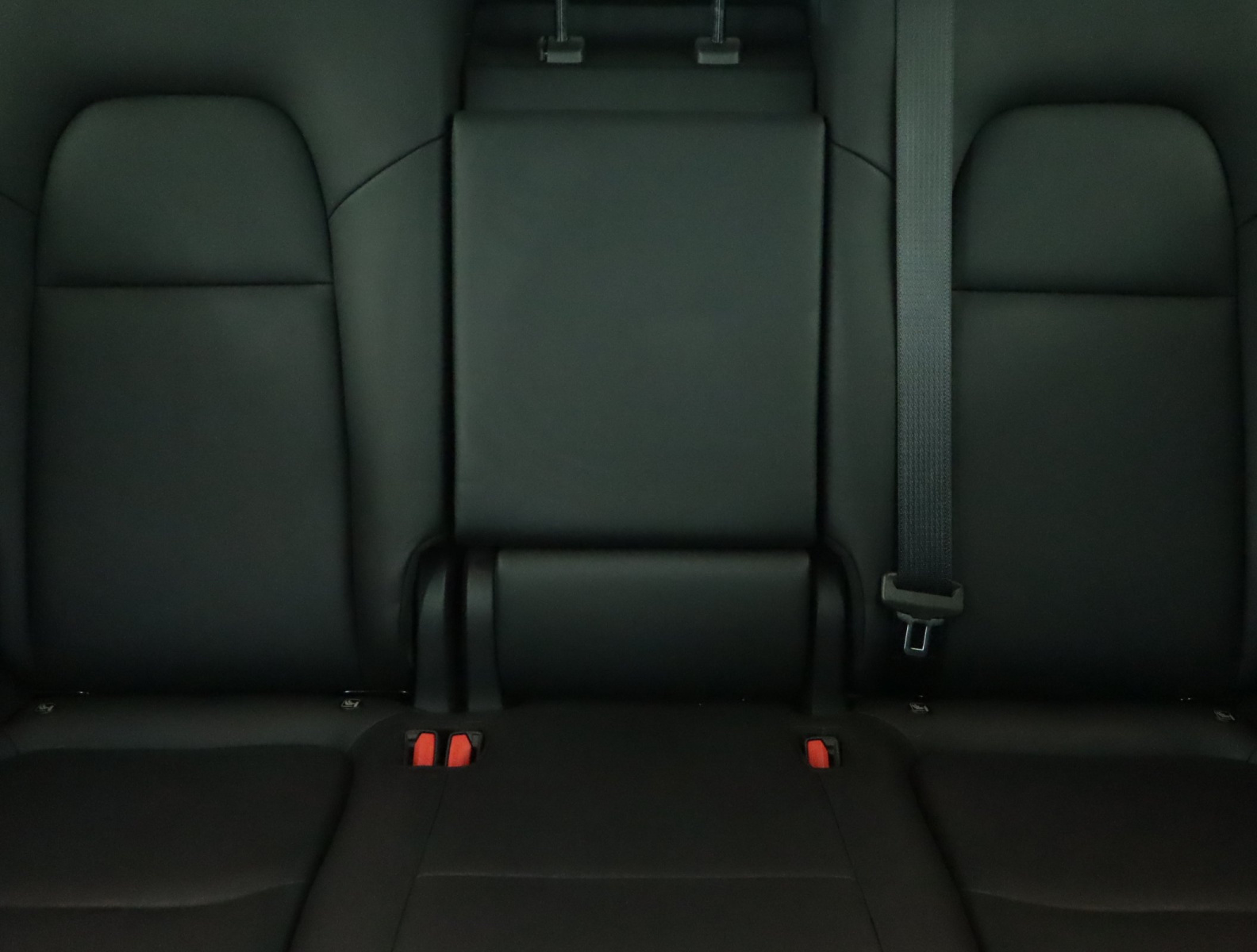 Tesla Model Y Long Range AWD – fotografie 14