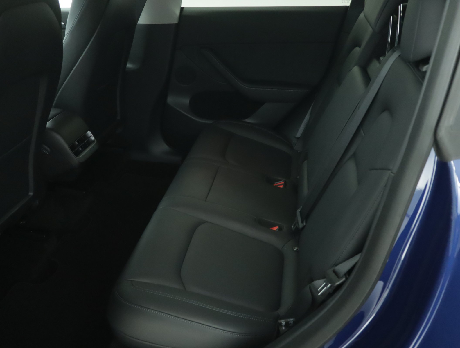 Tesla Model Y Long Range AWD – fotografie 15