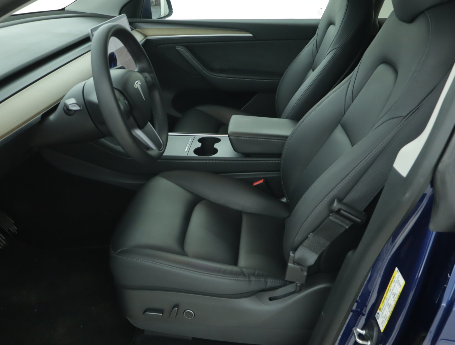 Tesla Model Y Long Range AWD – fotografie 16
