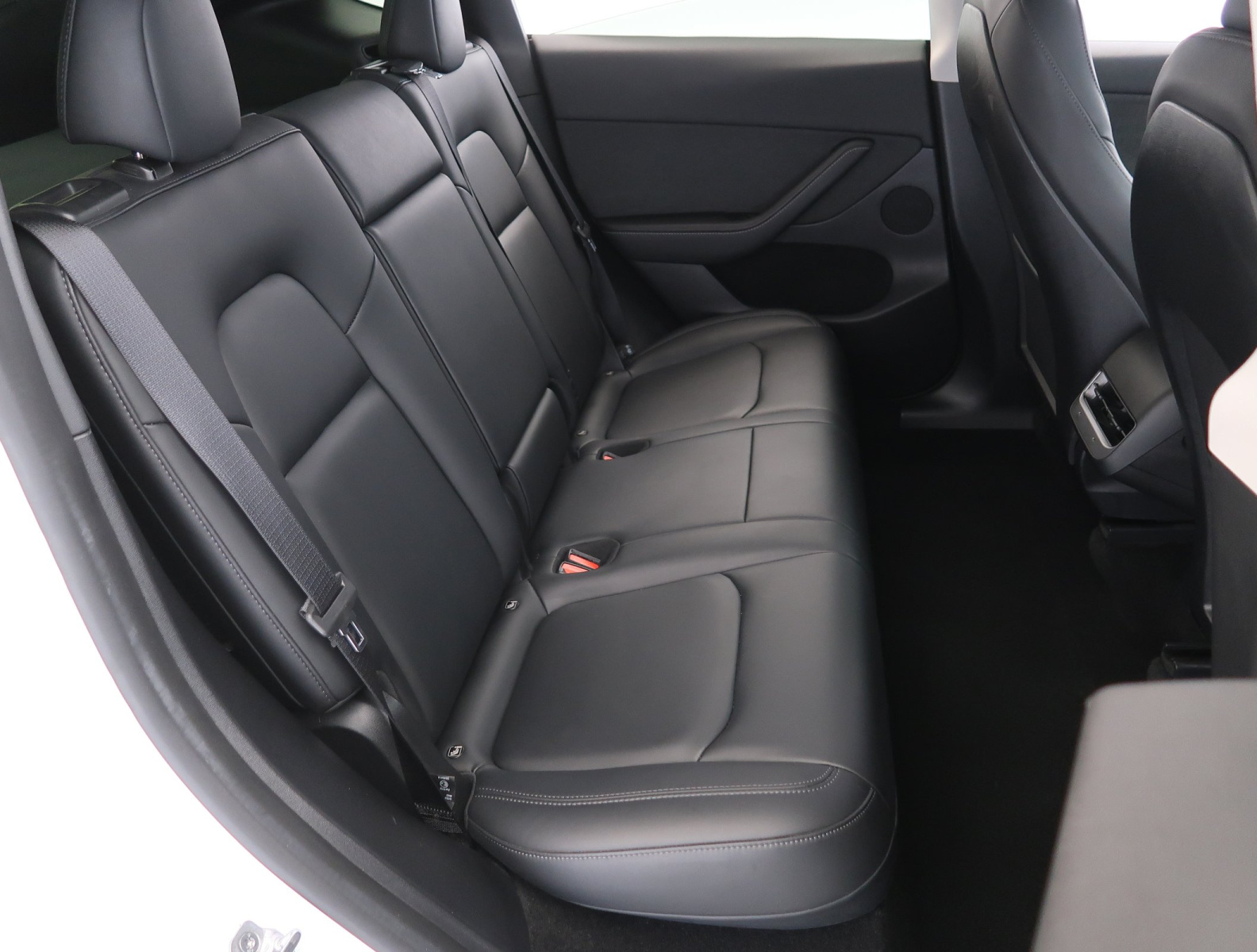 Tesla Model Y Standard Range – fotografie 13