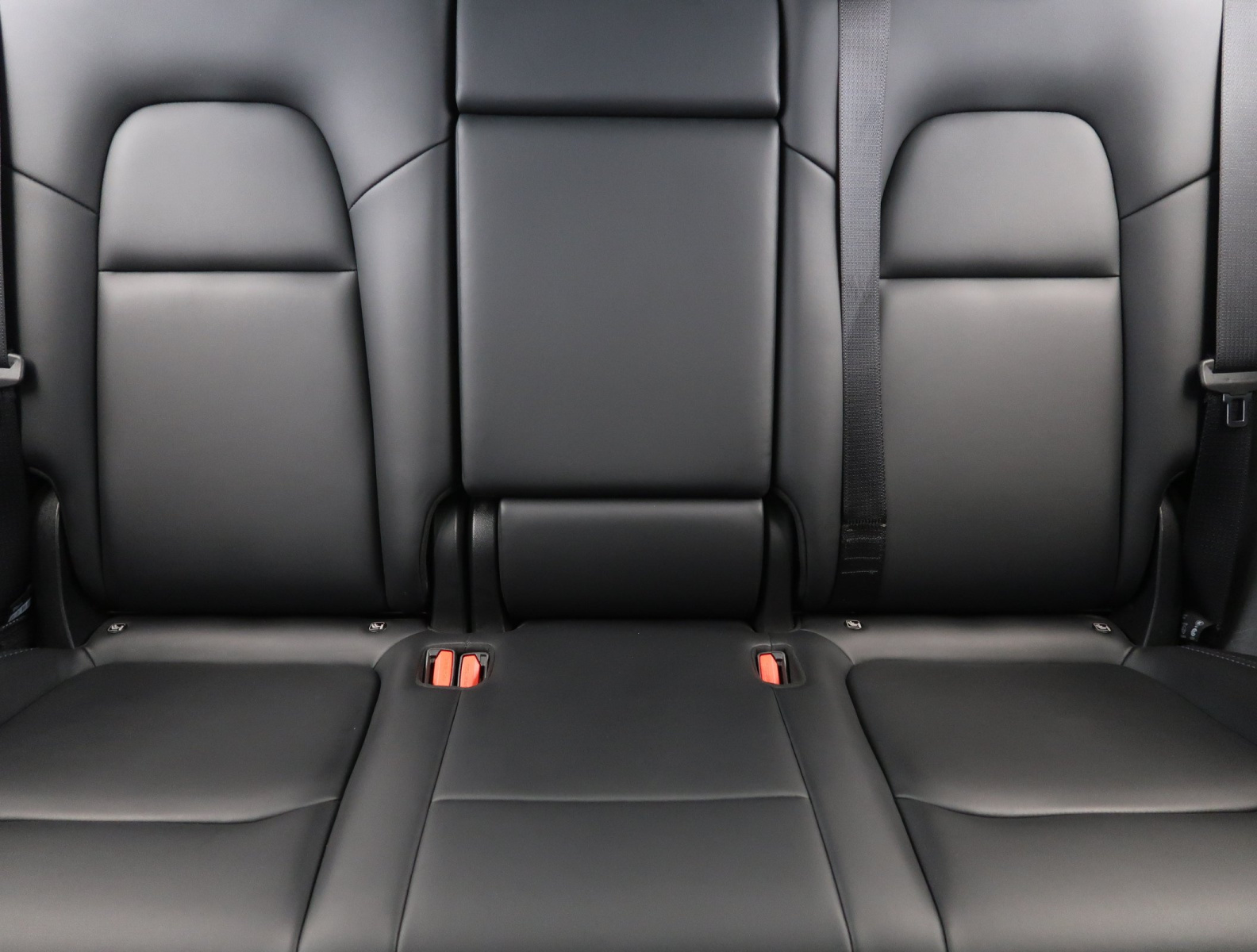 Tesla Model Y Standard Range – fotografie 14