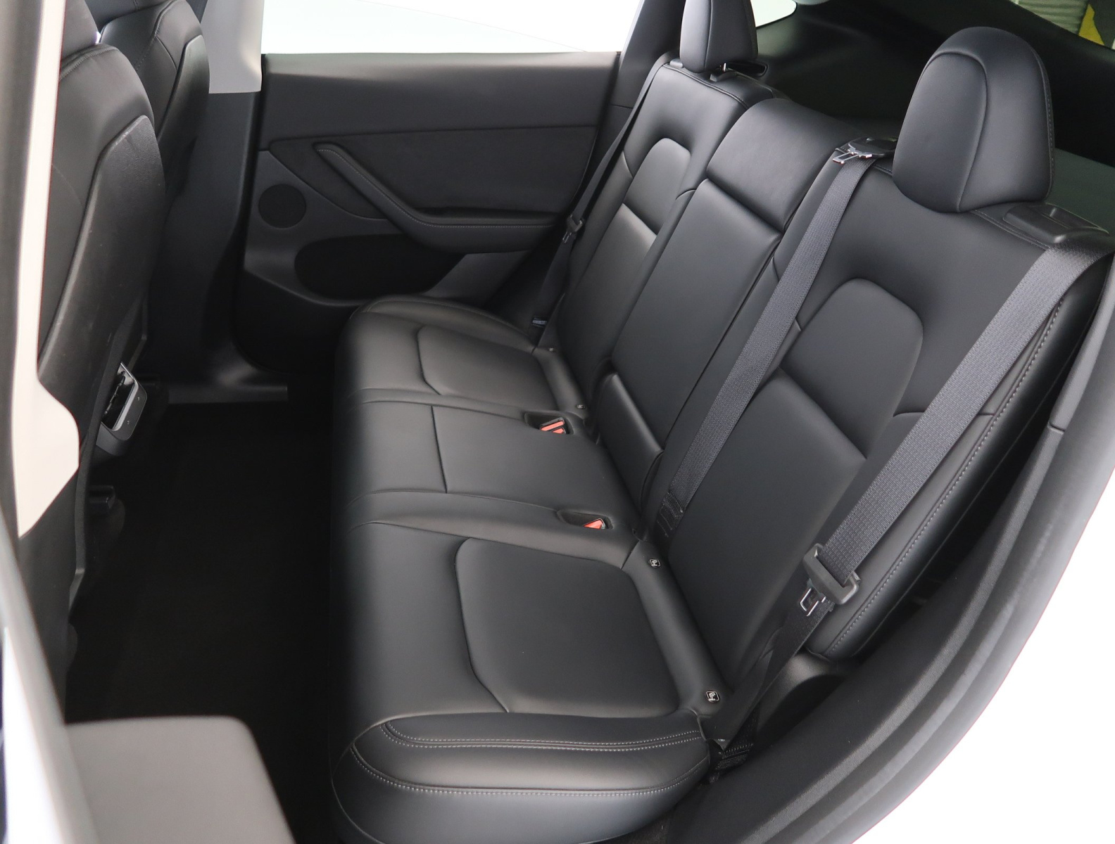 Tesla Model Y Standard Range – fotografie 15