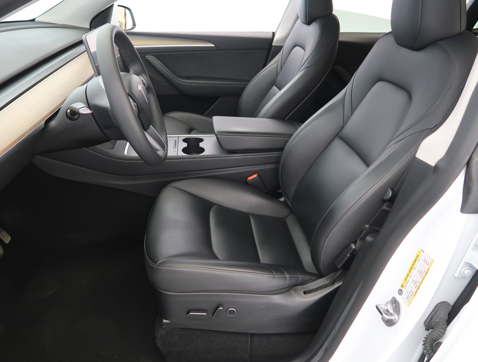 Tesla Model Y Standard Range – fotografie 16