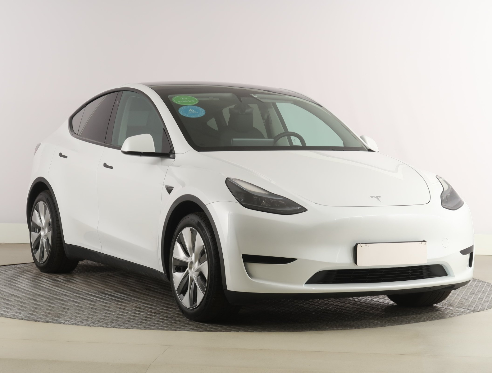 Tesla Model Y Standard Range – fotografie 1