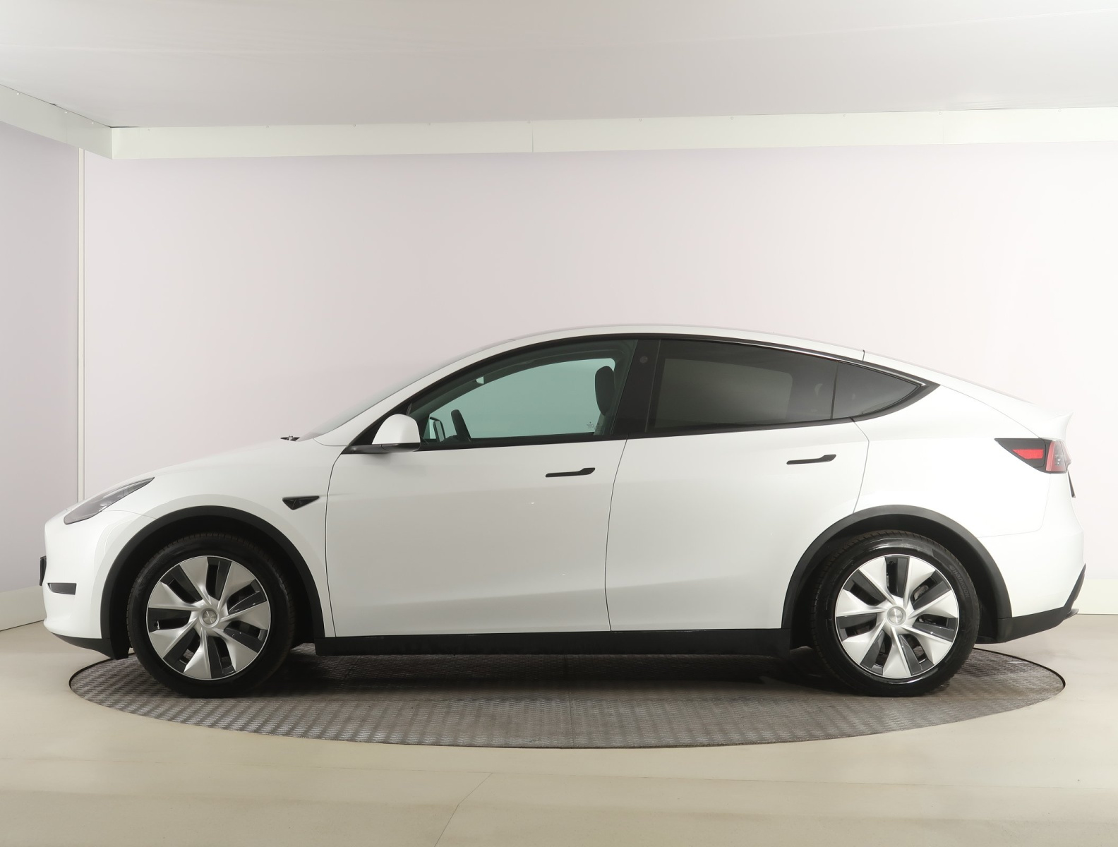Tesla Model Y Standard Range – fotografie 4