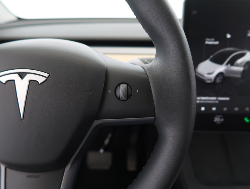 Tesla Model Y, 2023