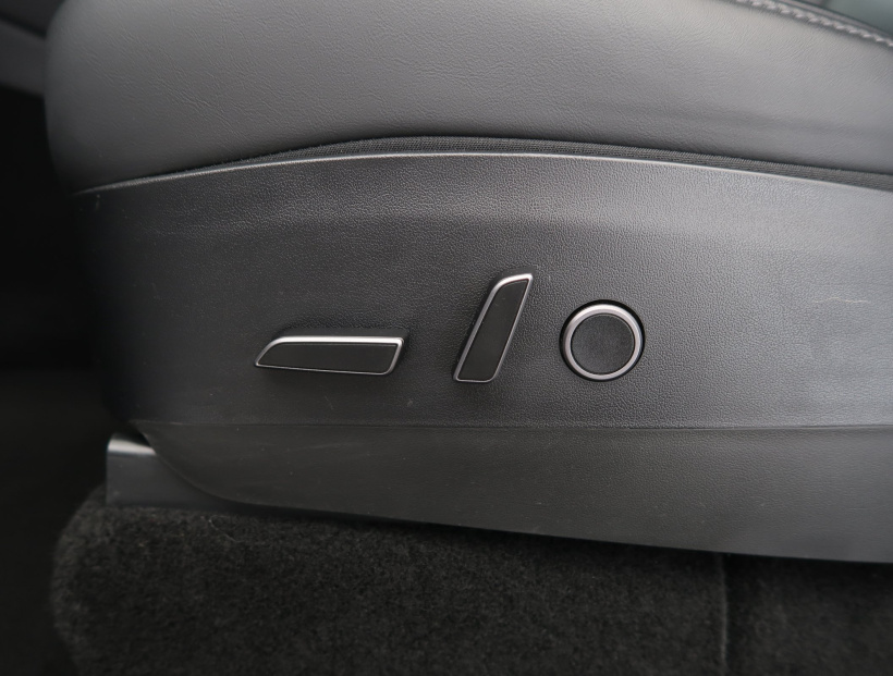 Tesla Model Y, 2023