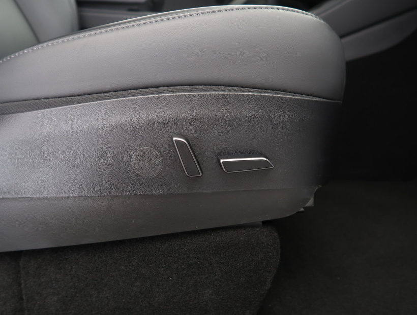 Tesla Model Y, 2023