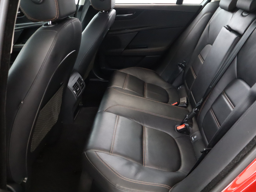 Jaguar XE, 2016