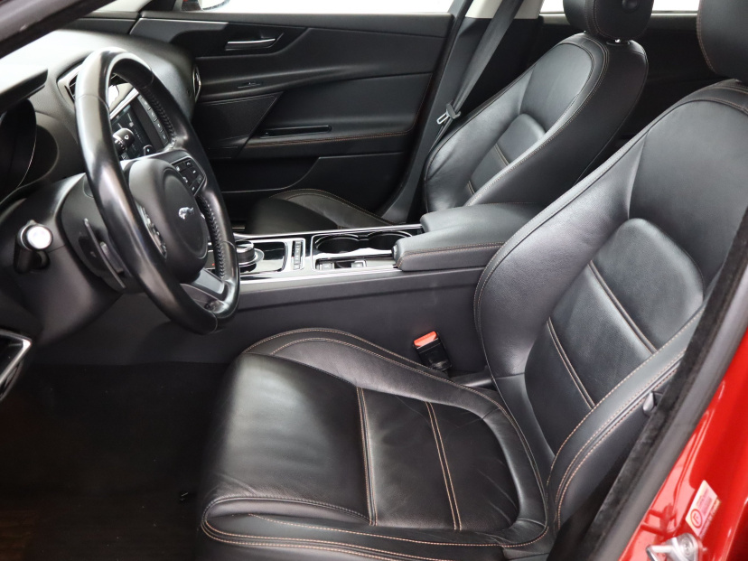 Jaguar XE, 2016
