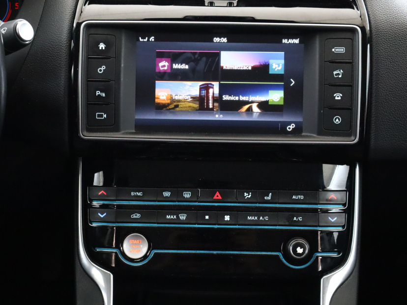 Jaguar XE, 2016