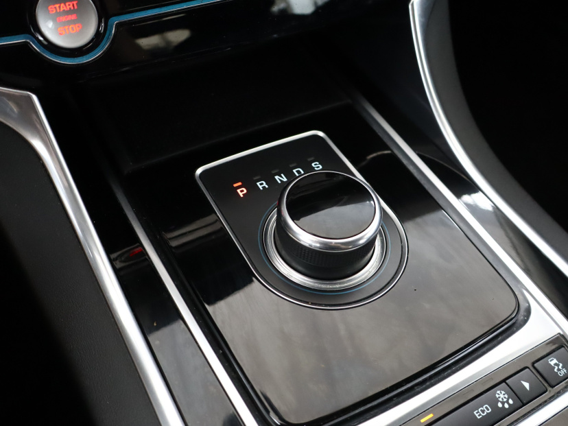 Jaguar XE, 2016