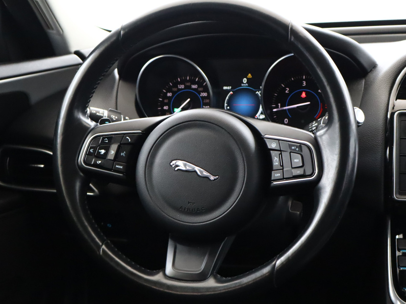 Jaguar XE, 2016