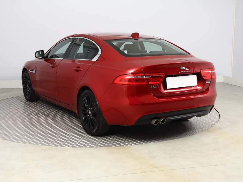 Jaguar XE, 2016