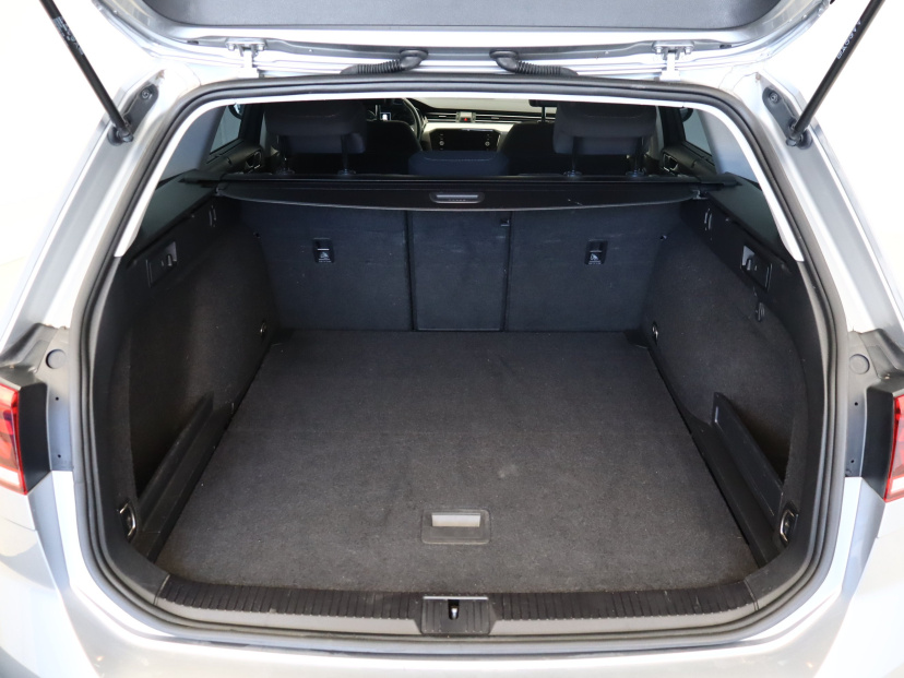 Volkswagen Passat, 2022