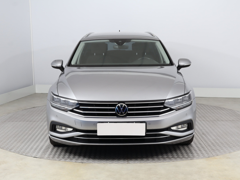 Volkswagen Passat, 2022