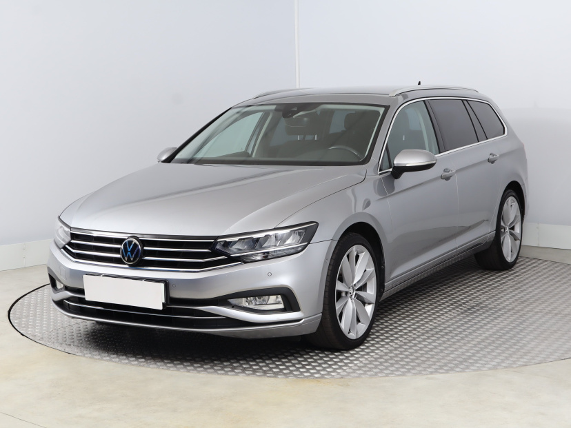 Volkswagen Passat, 2022