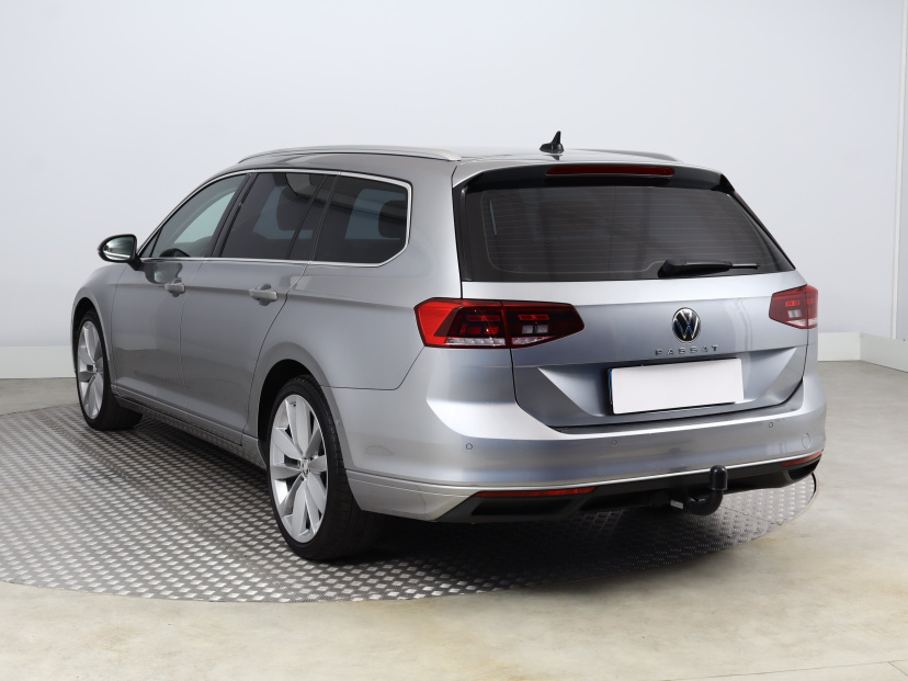 Volkswagen Passat, 2022