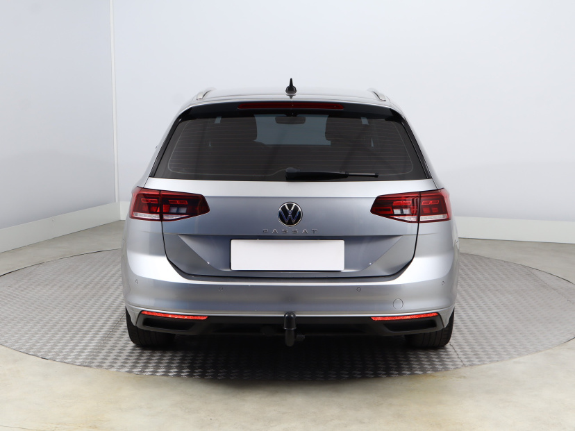 Volkswagen Passat, 2022