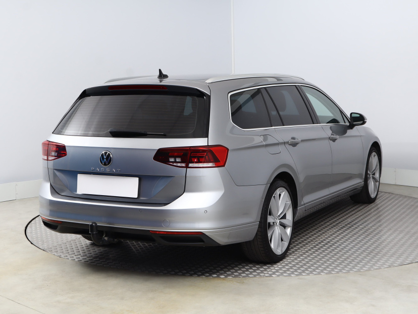 Volkswagen Passat, 2022