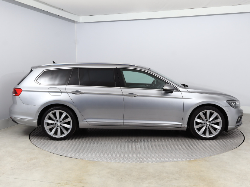 Volkswagen Passat, 2022