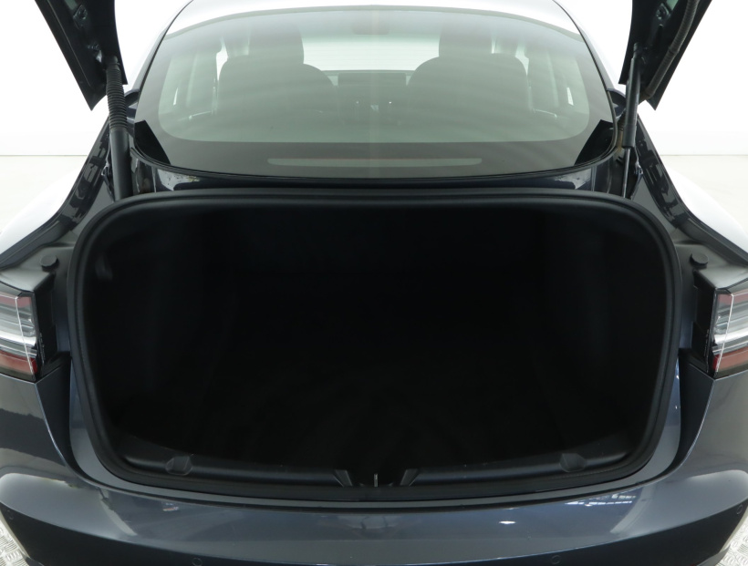 Tesla Model 3, 2022