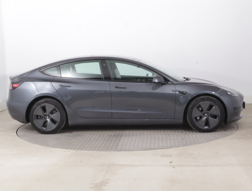 Tesla Model 3, 2022
