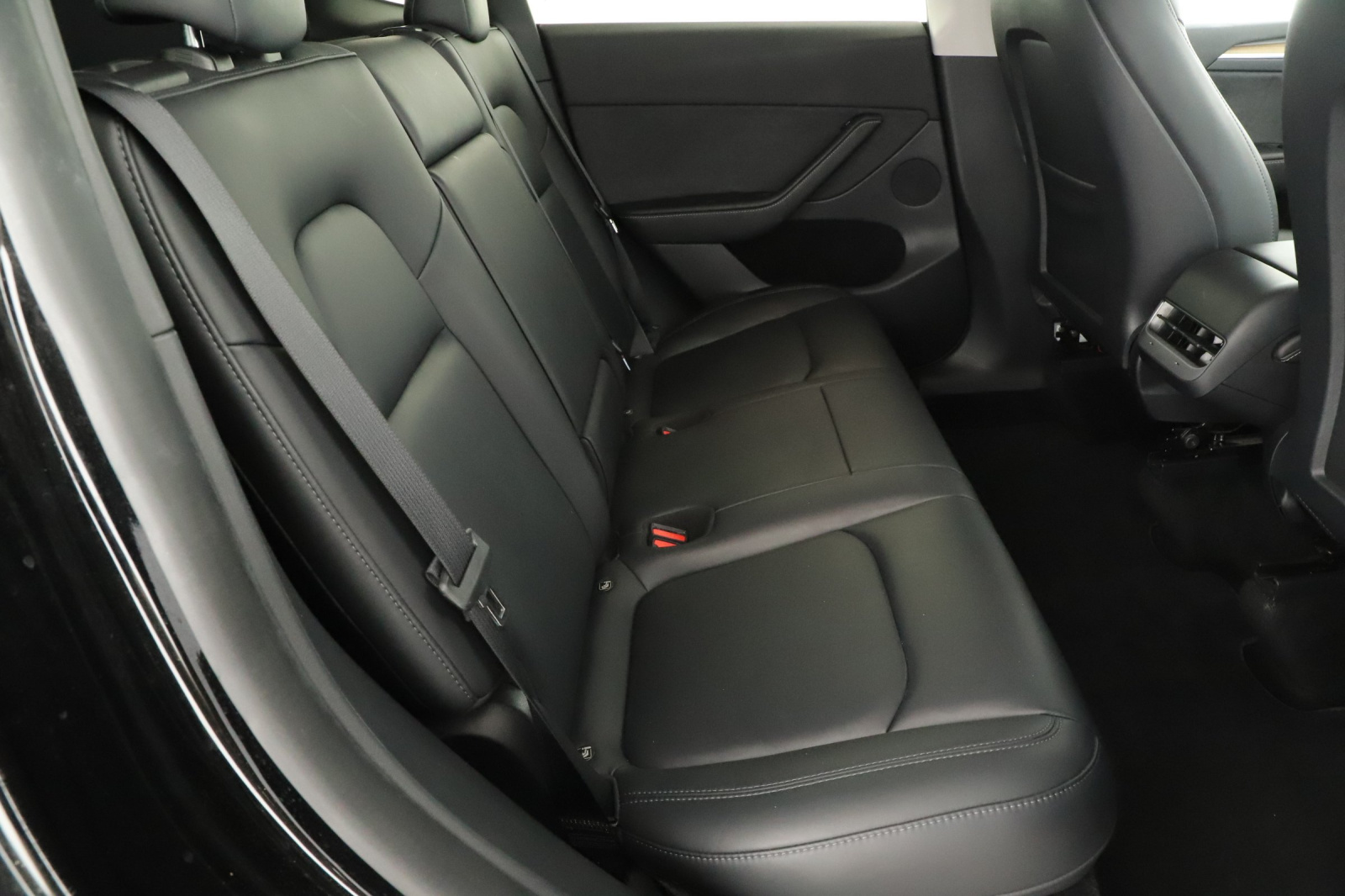 Tesla Model Y Long Range AWD – fotografie 11