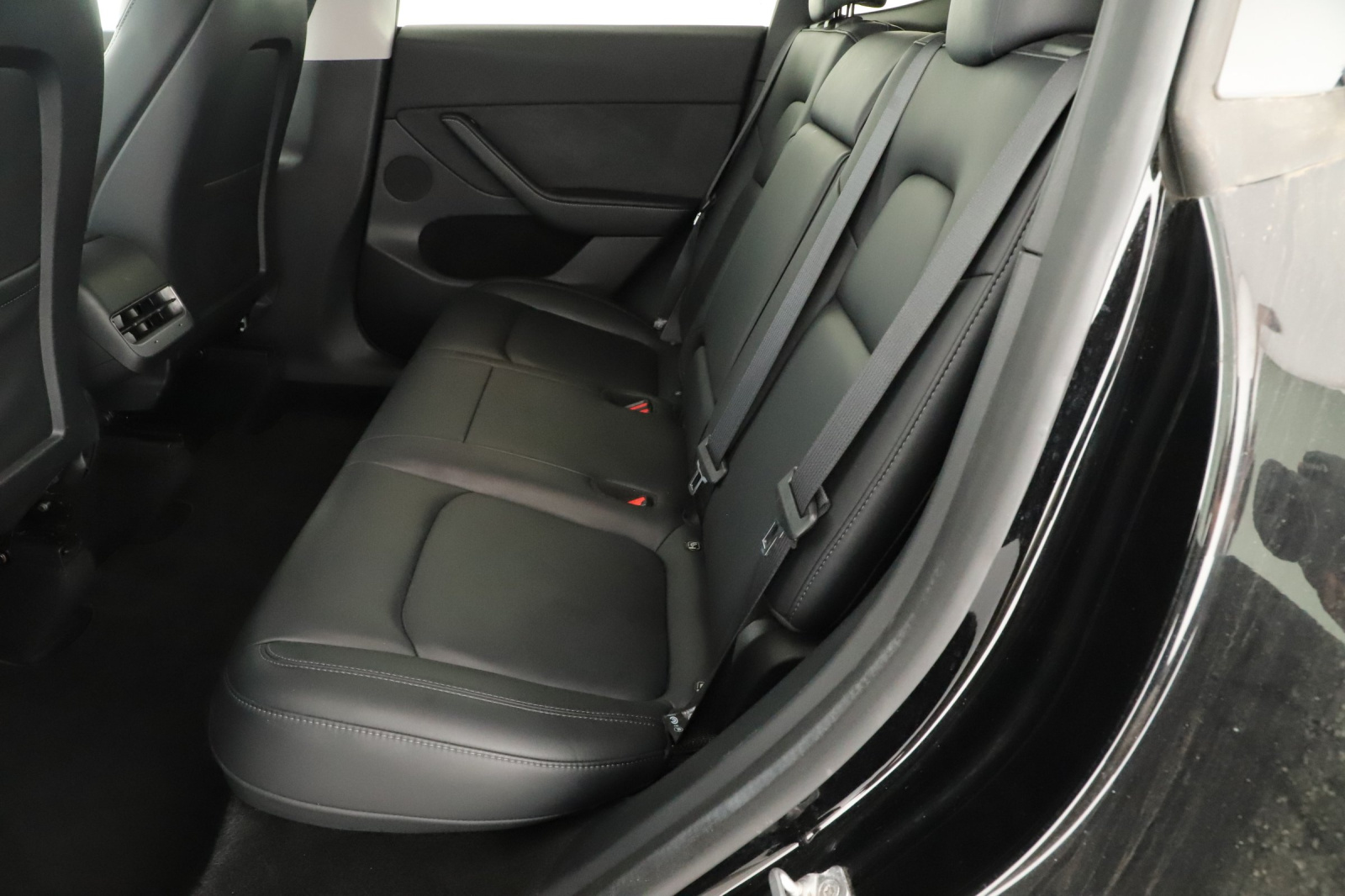 Tesla Model Y Long Range AWD – fotografie 12