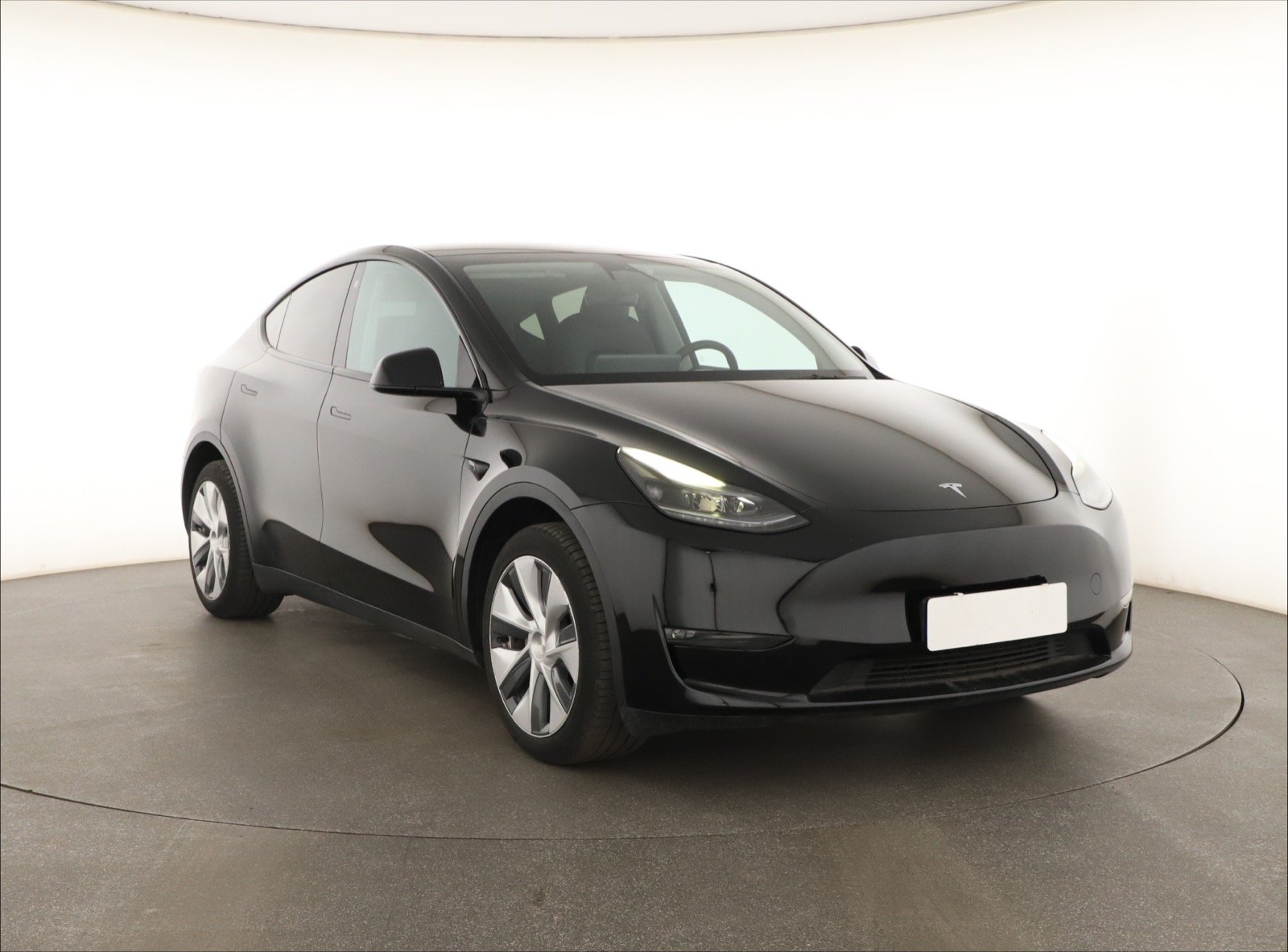 Tesla Model Y Long Range AWD – fotografie 1