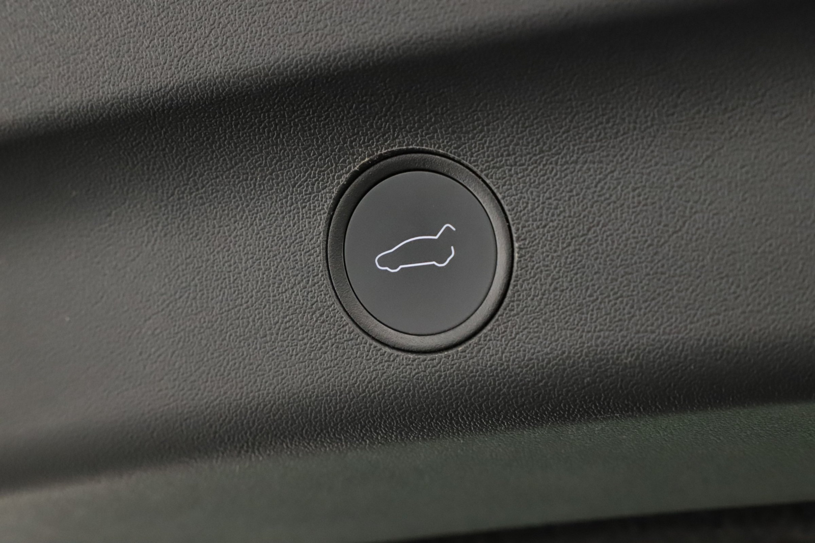 Tesla Model Y Long Range AWD – fotografie 18