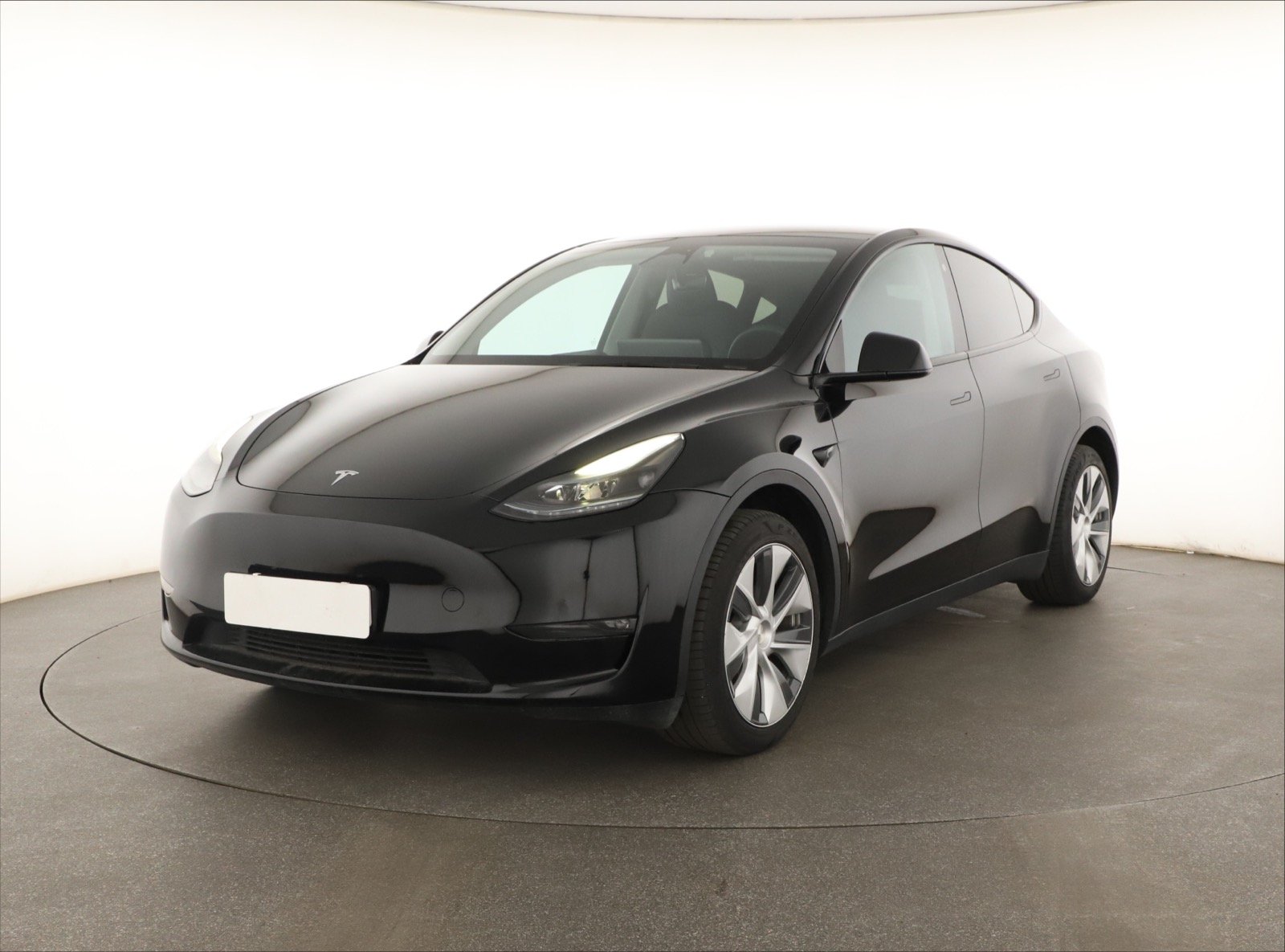 Tesla Model Y Long Range AWD – fotografie 3