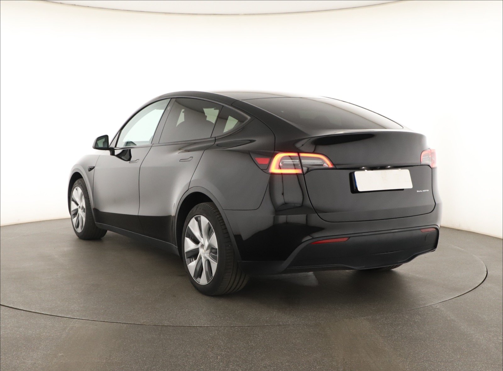 Tesla Model Y Long Range AWD – fotografie 5