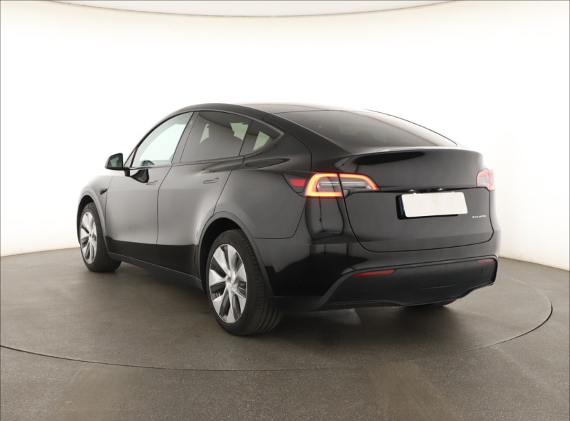 Tesla Model Y, 2023