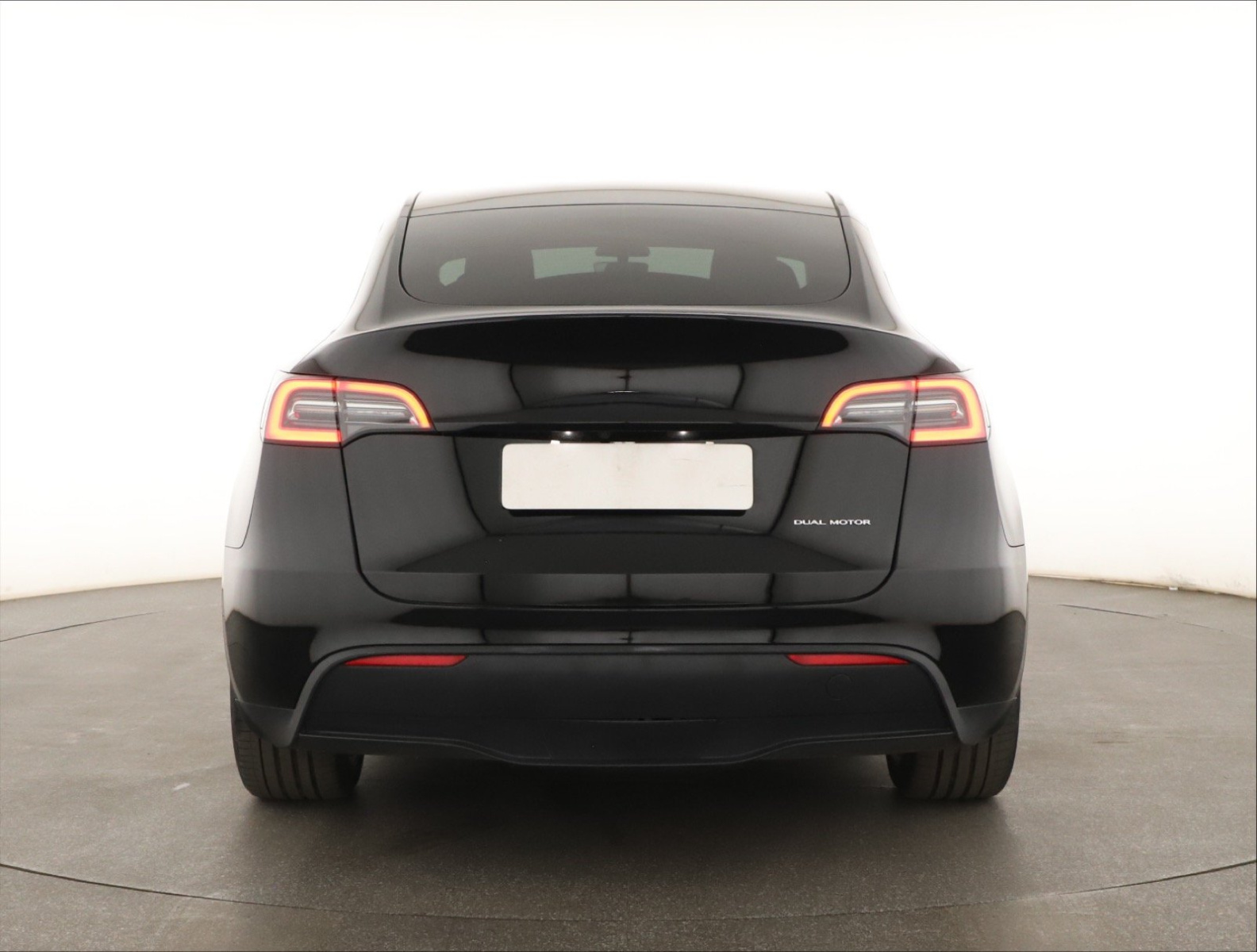 Tesla Model Y Long Range AWD – fotografie 6