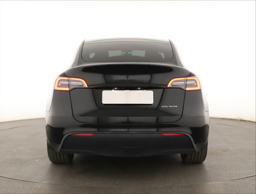 Tesla Model Y, 2023