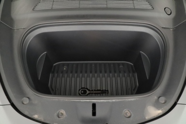 Tesla Model Y - 2023
