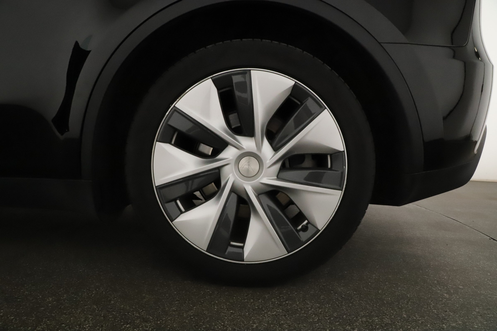 Tesla Model Y Long Range AWD – fotografie 26