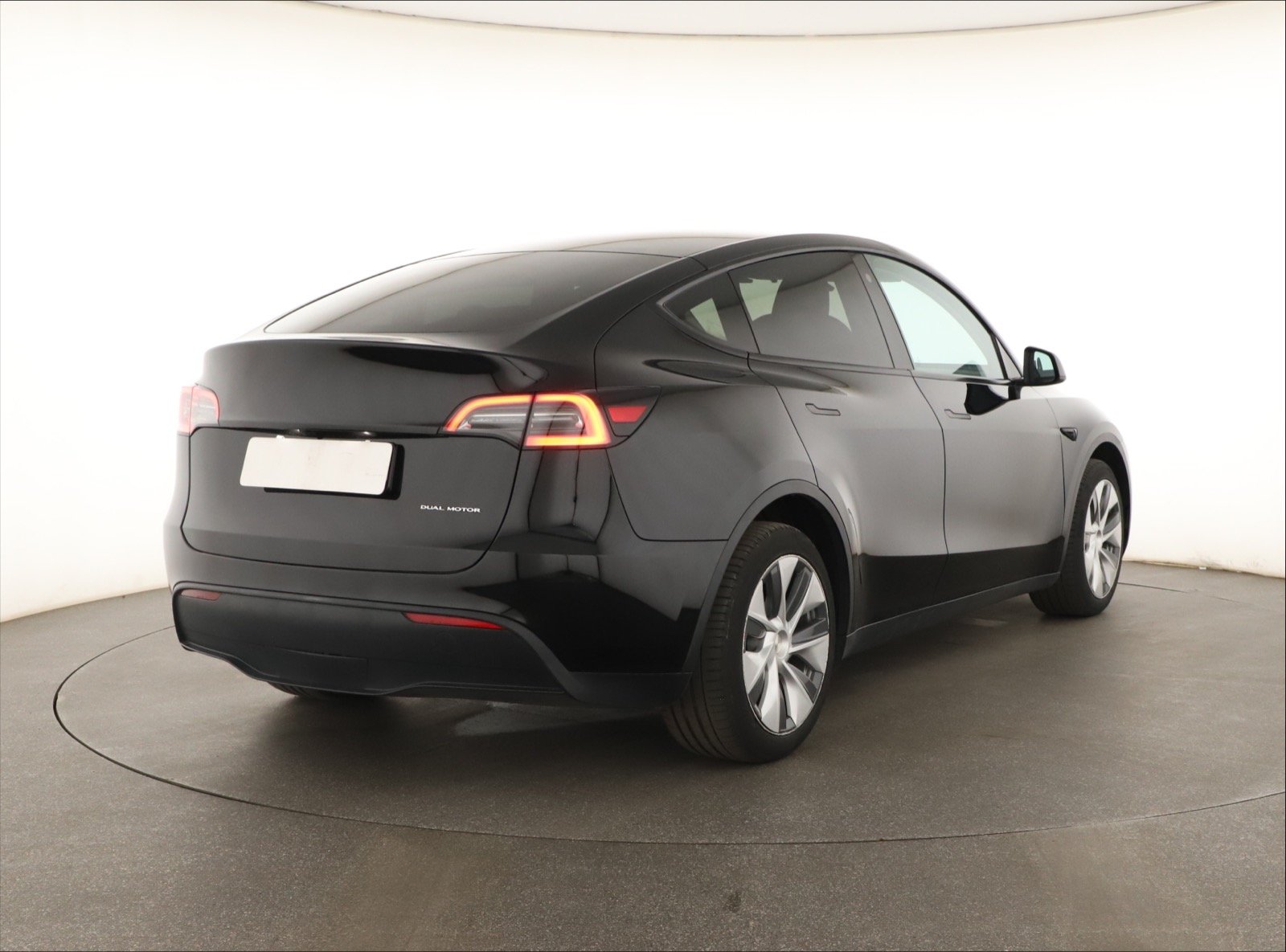 Tesla Model Y Long Range AWD – fotografie 7