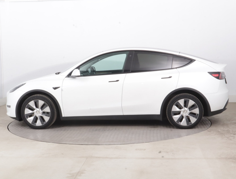 Tesla Model Y, 2022