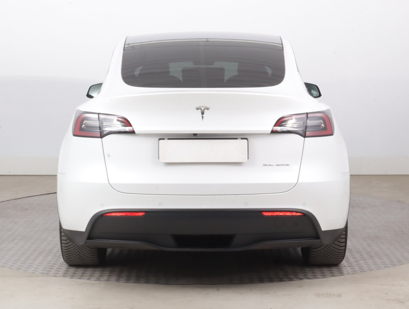 Tesla Model Y, 2022