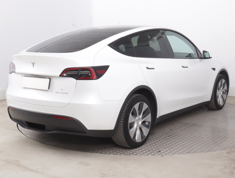 Tesla Model Y, 2022