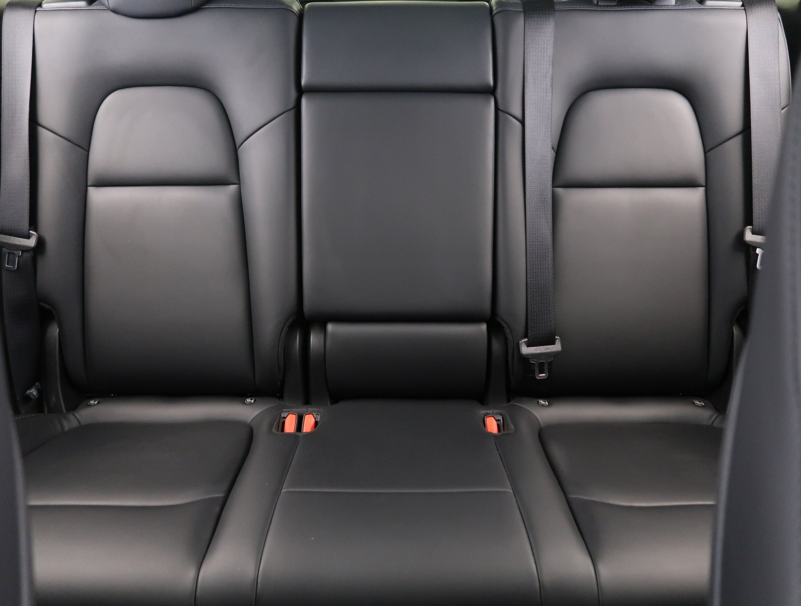Tesla Model Y Long Range AWD – fotografie 14