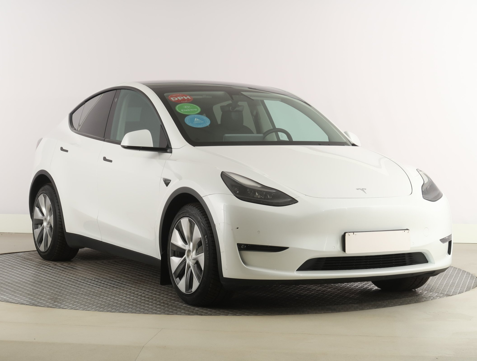 Tesla Model Y Long Range AWD – fotografie 1