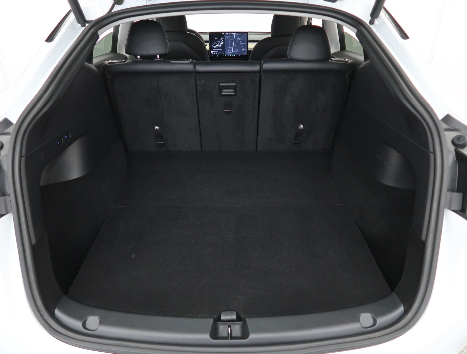 Tesla Model Y Long Range AWD – fotografie 19